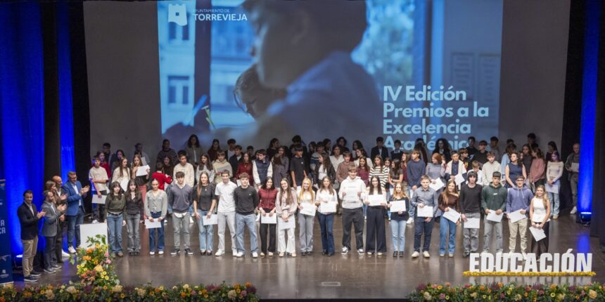 Entregados los premios a la excelencia académica “Ciudad de Torrevieja”