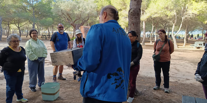 Buena acogida al taller de creación de refugios para murciélagos