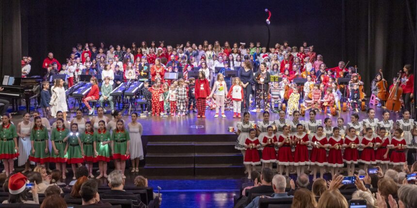 va3444-polar-express La magia inundó el Teatro con el musical “Polar Express”