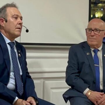 GAEX reconoció la labor durante  33 años de Vicente Onteniente en su comida de hermandad