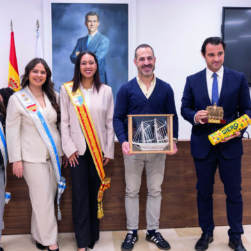 Acto institucional y entrega de banderas en el Día de la Constitución