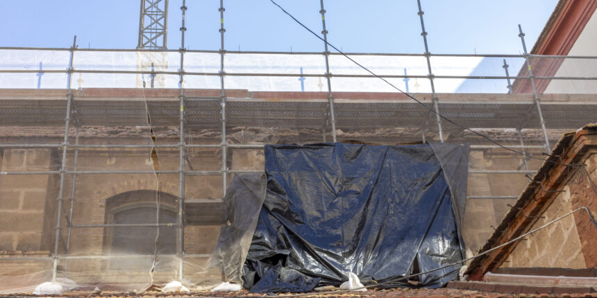 va3443-iglesia Se reanudan las obras del tejado de la iglesia de la Inmaculada tras el desprendimiento