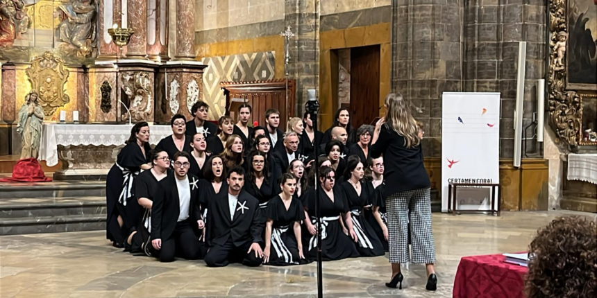 va344-coro-sinfonia Primer premio para el coro Sinfonía de la Escuela Coral Municipal en Binissalem (Mallorca)