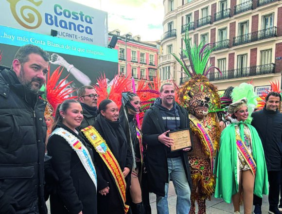 El carnaval de Torrevieja se luce en el centro de Madrid