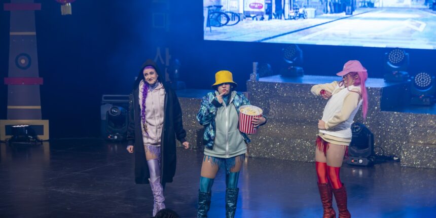 VA3446-POP La fantasía aterrizó en el Teatro Municipal con “Las Guerreras del K-Pop”