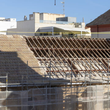 Se intensifican las obras del tejado de la iglesia de la Inmaculada