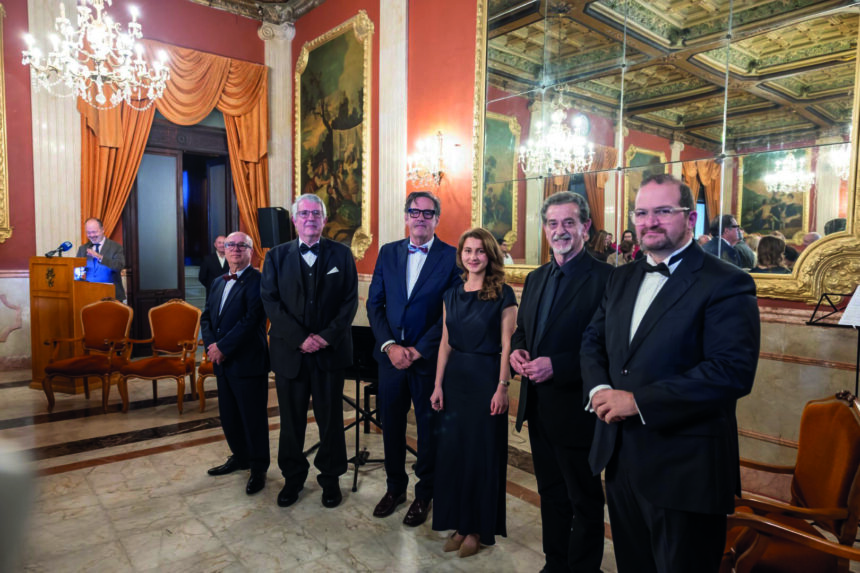 va3447-mantenedor El Casino reconoce a Ars Creatio como mantenedora de sus fiestas de invierno