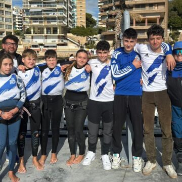 Concepción Montesinos y Mykhailo Maznyuk, campeones absolutos en la prueba autonómica de windsurf en Alicante