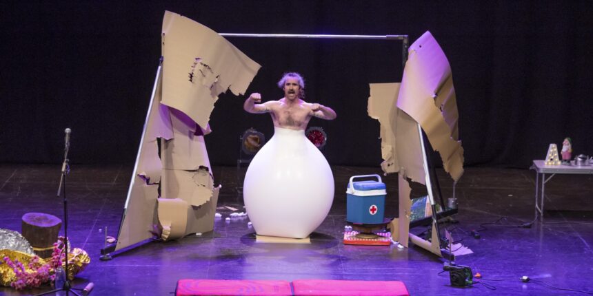 Wilbur arrasa en el Teatro Municipal con su espectáculo “Fuego salvaje”