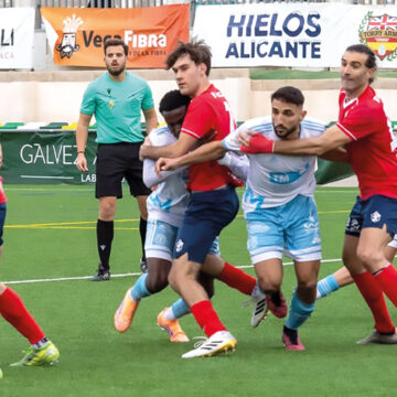 Triunfo del SC Torrevieja C.F.  ante el CE Alberic (2-1) con Mati como protagonista