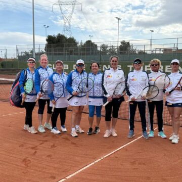 El equipo de Veteranas +50 vence en Torrent y jugará la semifinal en casa