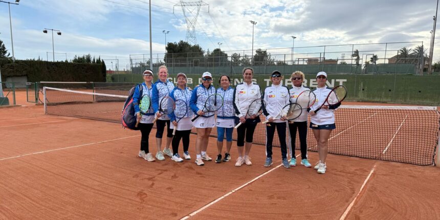 El equipo de Veteranas +50 vence en Torrent y jugará la semifinal en casa