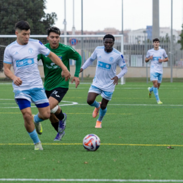 El SC Torrevieja C.F. se impone 2-0 al CFUD Calpe y sigue la estela del líder
