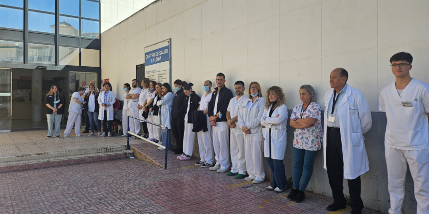 va3451-minuto-silencio El Centro de Salud de La Loma condena el asesinato de una enfermera en Benicasim