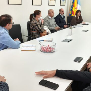 El alcalde se reúne con los vecinos de Torresal para anunciar el inicio de las obras del Programa Barrios