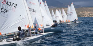 Primer plano de deportistas del equipo de vela del RCNT