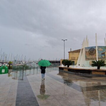 Día de lluvia en el puerto de Torrevieja