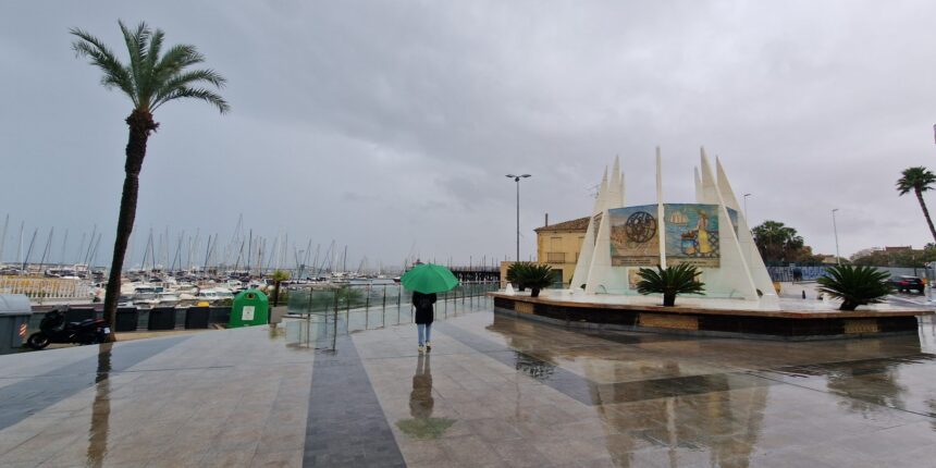Día de lluvia en el puerto de Torrevieja