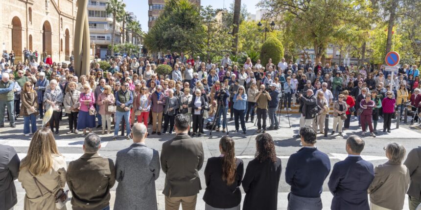 concentración ciudadana en Torrevieja en repulsa por un caso de violencia vicaria
