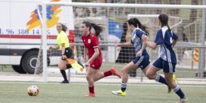 Futbolistas femeninas durante el partido