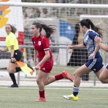 Futbolistas femeninas durante el partido