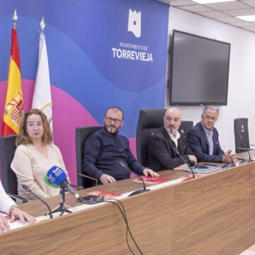 Presentación de Carmina Burana en el Ayuntamiento de Torrevieja