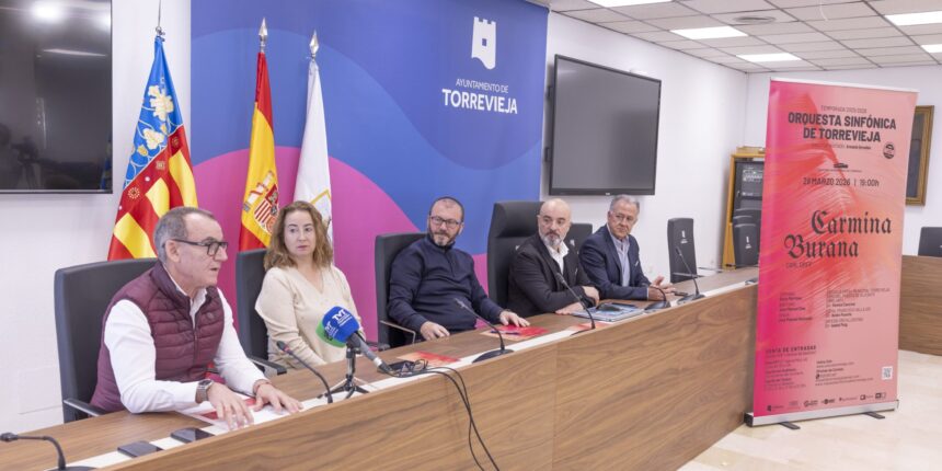 Presentación de Carmina Burana en el Ayuntamiento de Torrevieja