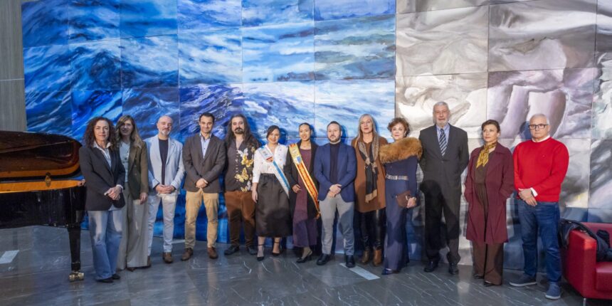 autoridades y participantes en la gala de la cultura Torrevieja 2026 en el auditorio