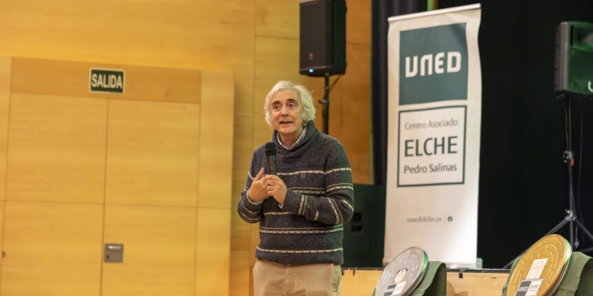 Arturo E. de la Torre en Cine Crítico UNED Torrevieja