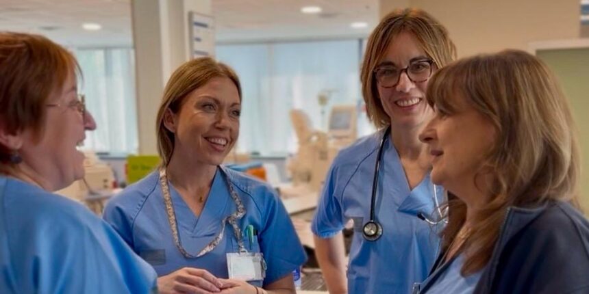 va3445-hospital-torrevieja-nefrologia-acreditacion-acerca.jpg Profesionales sanitarios del servicio de nefrología del Hospital Universitario de Torrevieja tras obtener la acreditación ACERCA