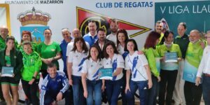 emeros veteranos del RCNT con su trofeo de primeros clasificados en Mazarrón