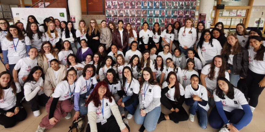 Alumnas del IES Mare Nostrum de Torrevieja durante la jornada InitFem_MNostrum para fomentar vocaciones informáticas
