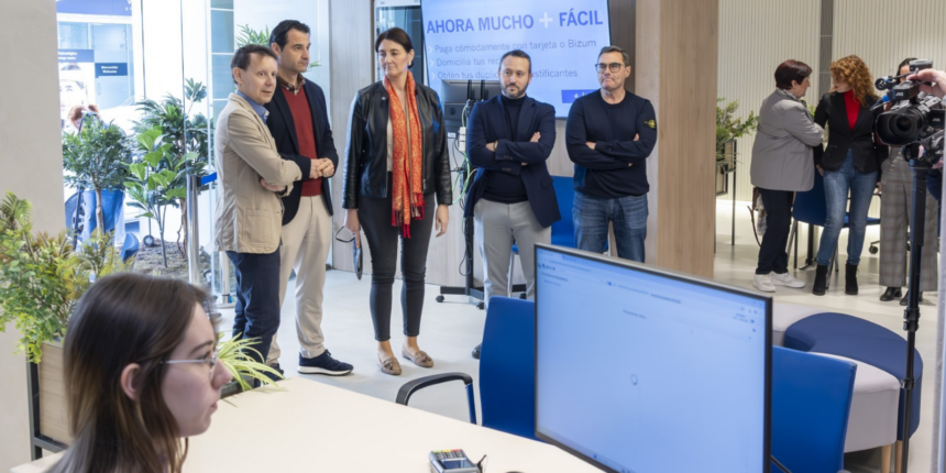 oficina-suma-gestion-tributaria-torrevieja-reapertura.jpg Autoridades durante la reapertura de la oficina de Suma Gestión Tributaria en Torrevieja