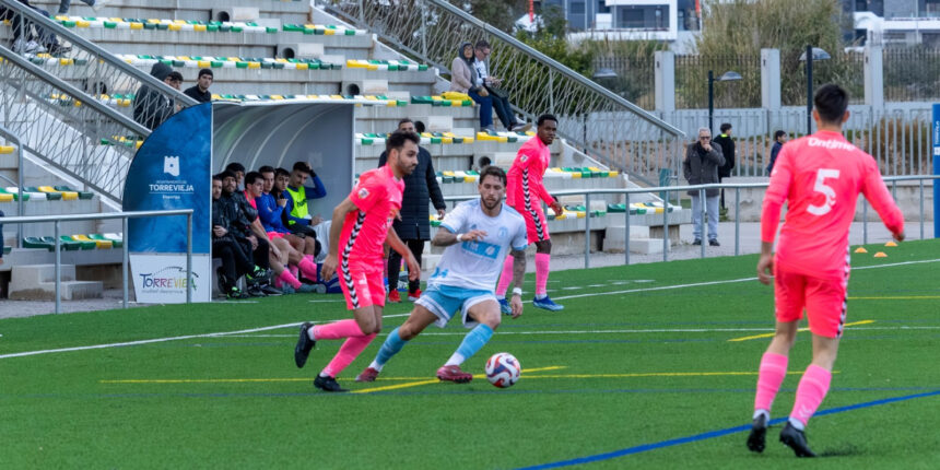 va3454-fútbol Jugadores del SC Torrevieja C.F. y el CD Olímpic de Xàtiva