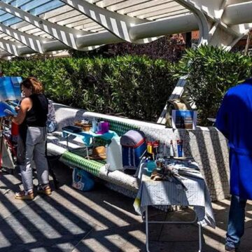 Artistas pintando cuadros al aire libre