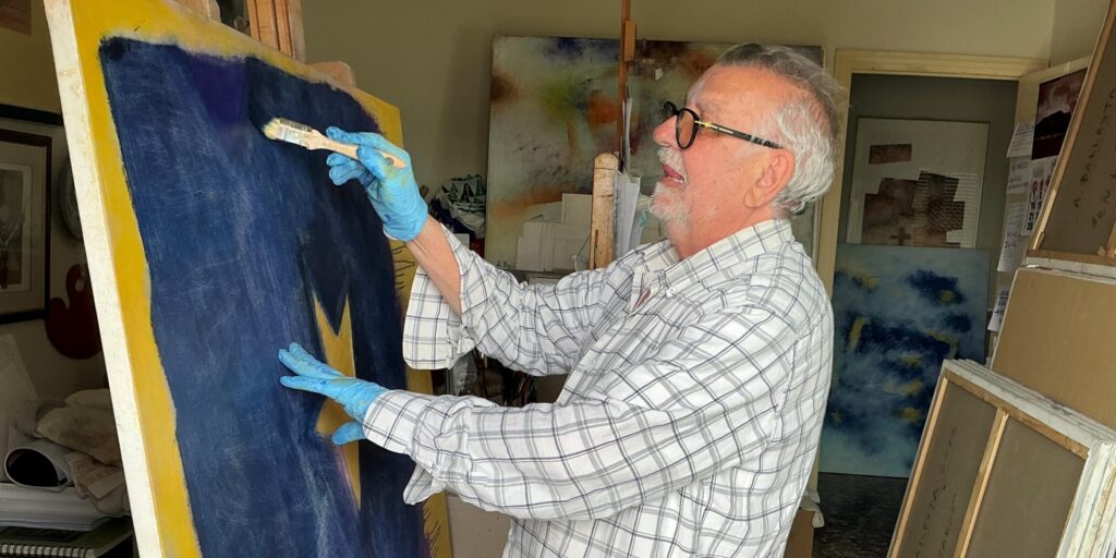 Antonio Ballesta trabajando en una de sus obras