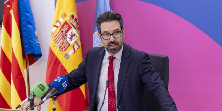Federico Alarcón durante comparecencia de la Junta de Gobierno de TorreviejaEl edil Federico Alarcón durante la comparecencia de la Junta de Gobierno