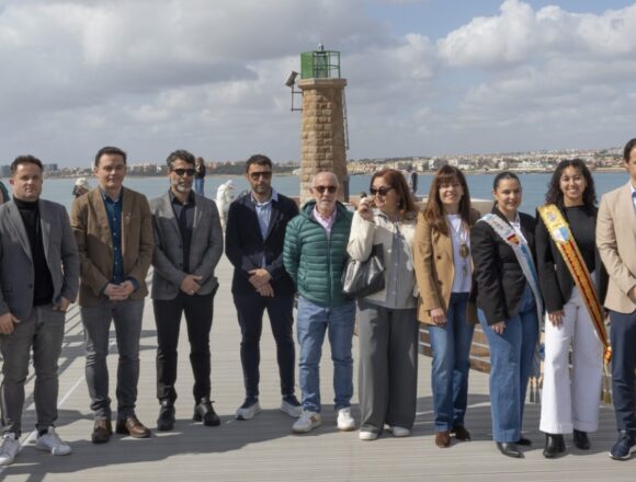 Parte de la corporación municipal durante la reapertura del Dique de Levante en Torrevieja
