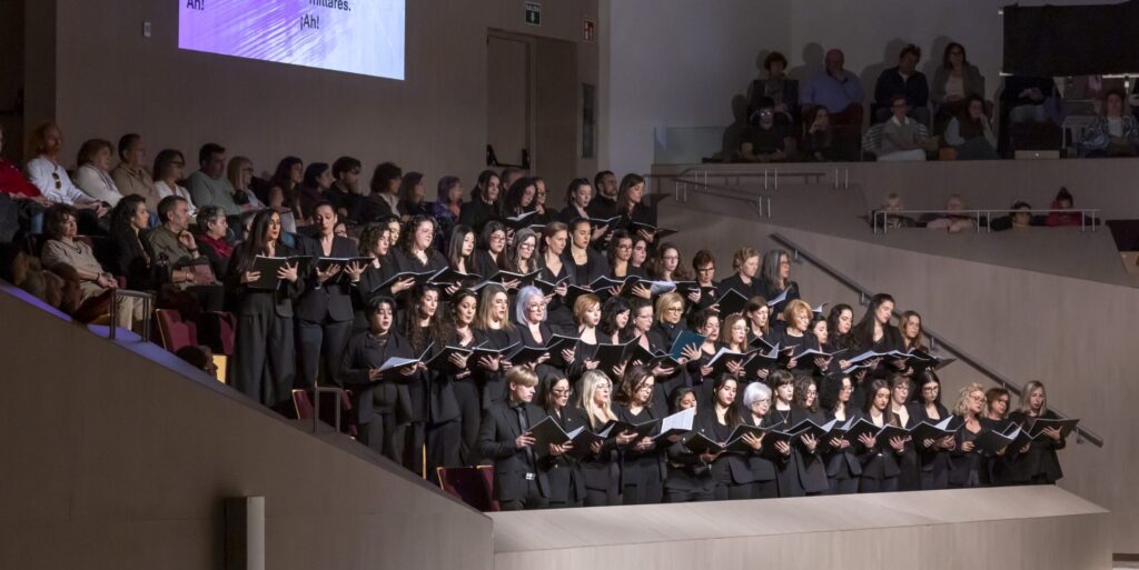 Coro durante la obra “Carmina Burana”