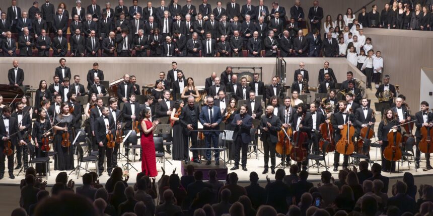 va3457-concierto carmina burana Plano general de la Orquesta Sinfónica de Torrevieja