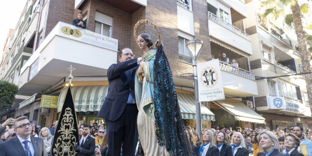 La Purisima con la mantilla negra de luto