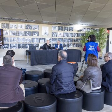 El concejal de Cultura de Torrevieja junto al equipo de Cultura durante la presentación de la programación