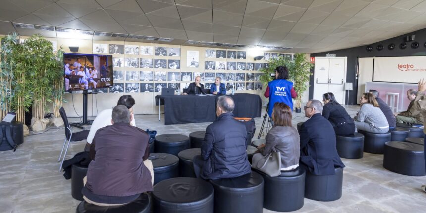 El concejal de Cultura de Torrevieja junto al equipo de Cultura durante la presentación de la programación