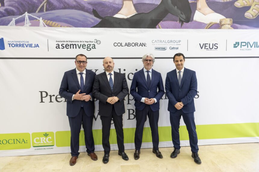 Autoridades en los Premios Empresariales Vega Baja en Torrevieja