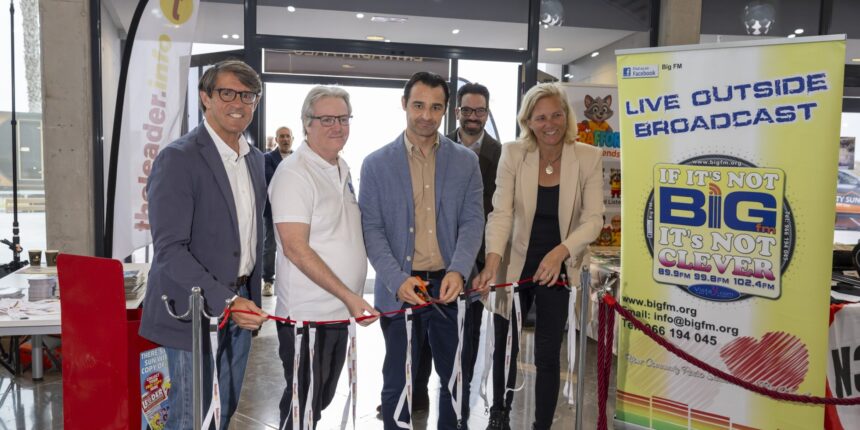 El alcalde Eduardo Dolón realiza el corte de cinta inaugural de Expo Torrevieja 2026