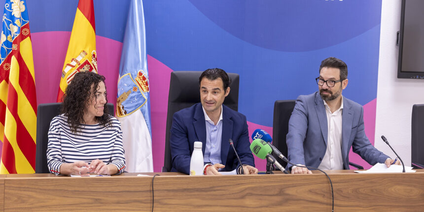 Eduardo Dolón, Rosario Martínez y Federico Alarcón en rueda de prensa sobre La Plasa en Torrevieja