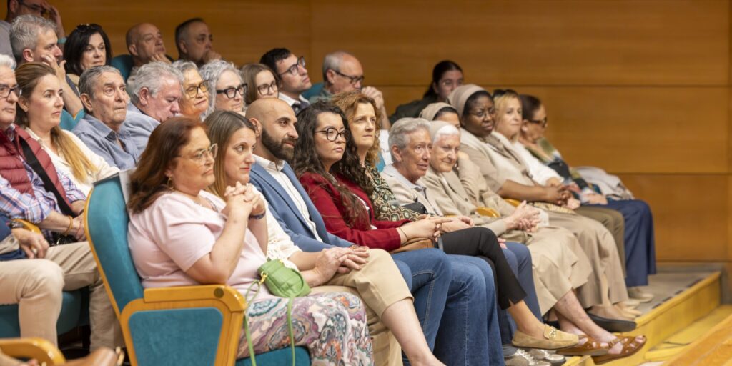 Publico durante la presentación del libro “Luz de Esperanza y Triunfo”