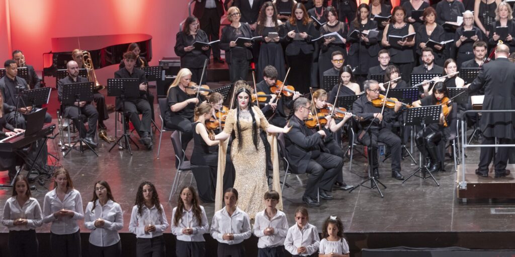 Helena Gallardo interpretando un personaje para Turandot
