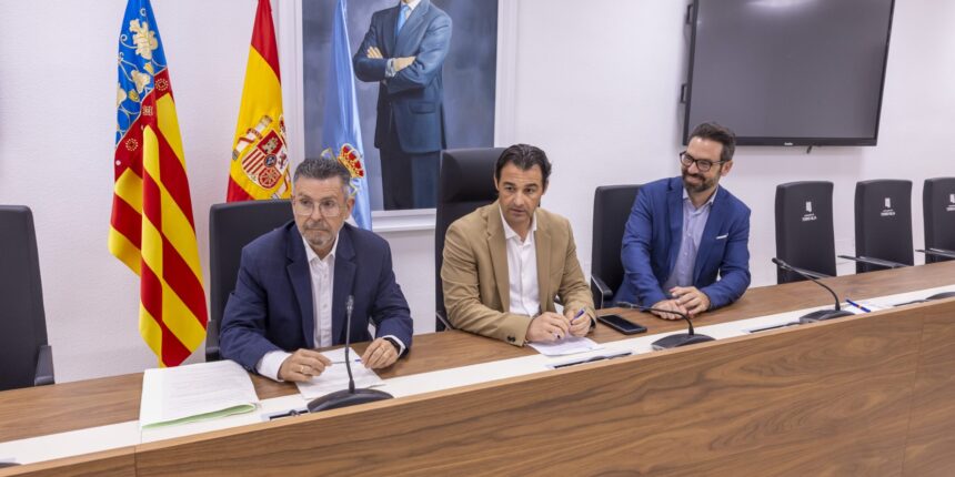 Eduardo Dolón, Manuel Pineda y Federico Alarcón, en Junta Local de Seguridad Torrevieja desaladora hospital