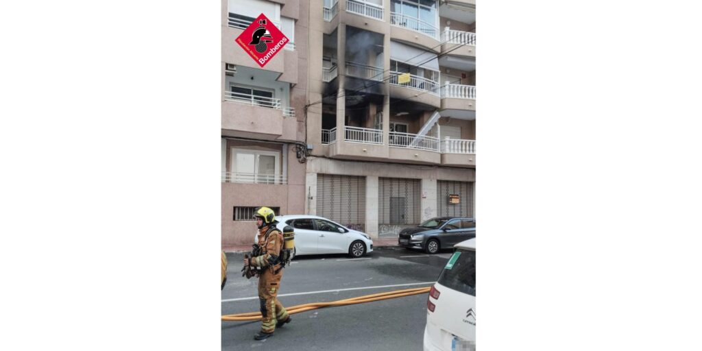 Apartamento afectado por incendio en la Calle R